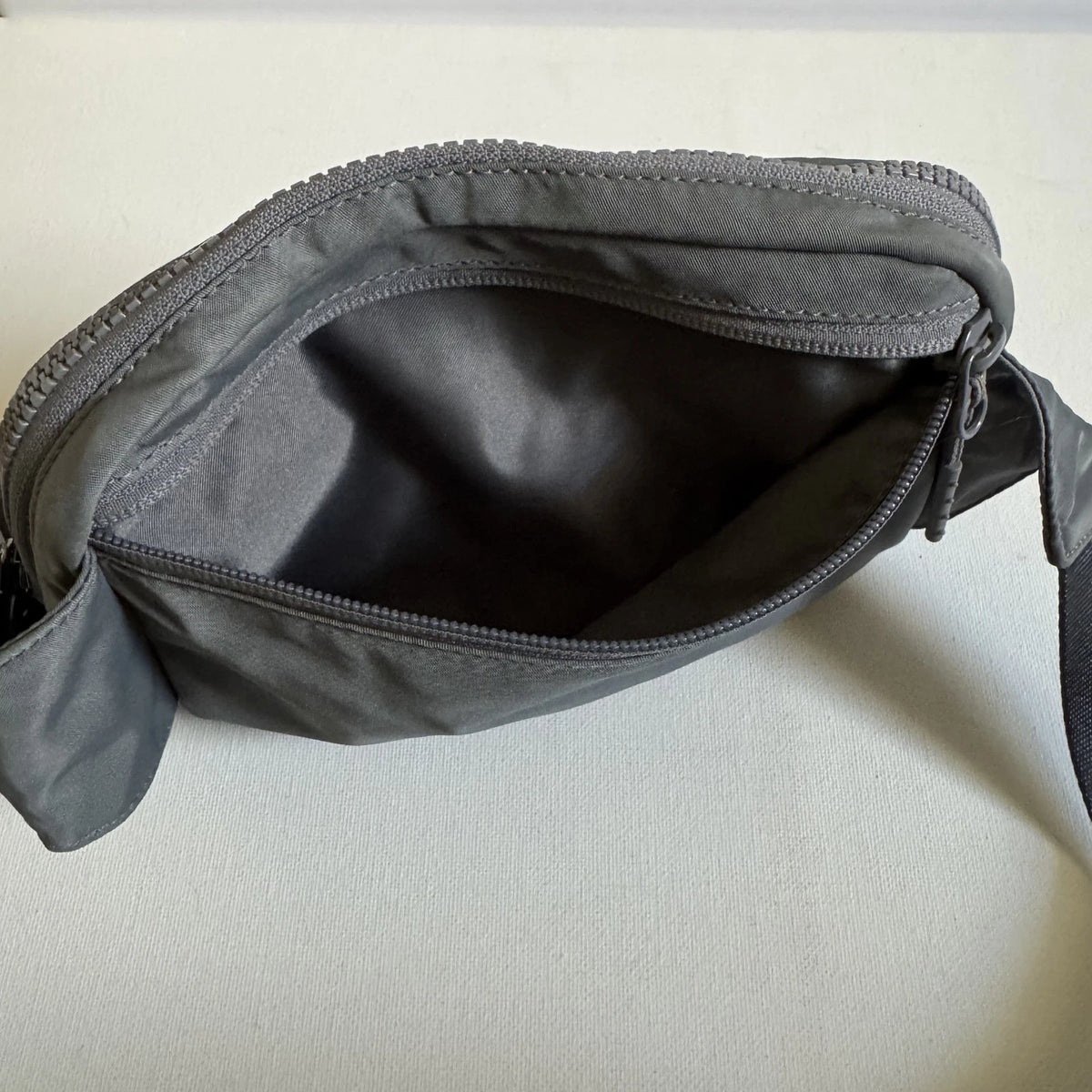 Lululemon Everywhere Belt Bag 2L Gray